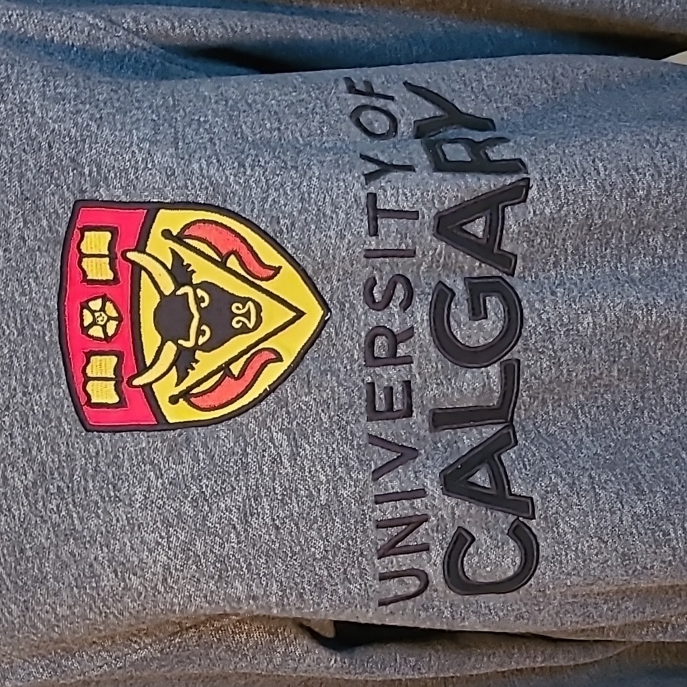 UNIVERSITY OF CALGARY Coat of Arms Motto Crew Sweatshirt, Medicine Faculty - Picture 5 of 14